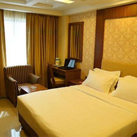 Hotel The Vijay Park - Airport à Chennai Extérieur photo